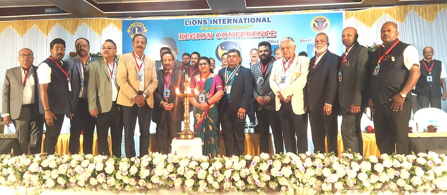 ನರಸಿಂಹರಾಜಪುರದ ಎಲ್.ಎಫ್ ಚರ್ಚ್ ಸಭಾಂಗಣದಲ್ಲಿ ಶನಿವಾರ ನಡೆದ ಲಯನ್ಸ್ ಇಂಟರ್‌ನ್ಯಾಷನಲ್ ಜಿಲ್ಲೆ 317ಡಿನ ವಲಯ 15ರ ಆಶ್ರಯದಲ್ಲಿ ನಡೆದ ಪ್ರಾಂತೀಯ ಸಮ್ಮೇಳನ ಕರುಣೆಯಲ್ಲಿ ಅತಿಥಿಗಳು ಪಾಲ್ಗೊಂಡಿದ್ದರು