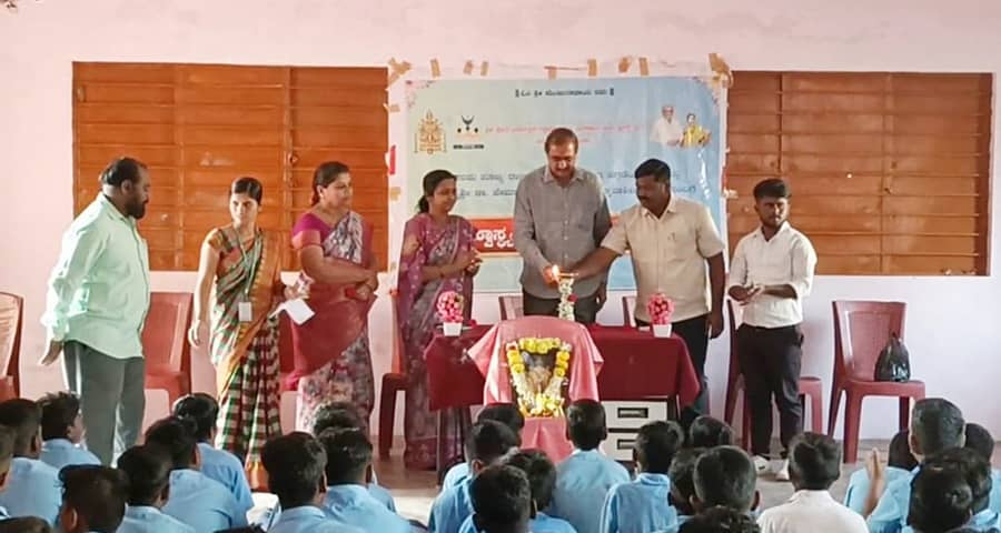 ಸಿರವಾರ ಸರ್ಕಾರಿ ಬಾಲಕರ ಪ್ರೌಢಶಾಲೆಯಲ್ಲಿ ನಡೆದ ಸ್ವಾಸ್ಥ್ಯ ಸಂಕಲ್ಪ ಕಾರ್ಯಕ್ರಮವನ್ನು ಜಿಲ್ಲಾ ಜನಜಾಗೃತಿ ವೇದಿಕೆಯ ಕೋಶಾಧಿಕಾರಿ ಅಯ್ಯನಗೌಡ ಏರಡ್ಡಿ ಉದ್ಘಾಟಿಸಿದರು