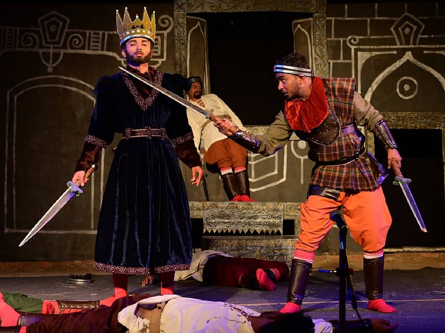 ಕೋಲಾರದ ಆದಿಮ ಸಾಂಸ್ಕೃತಿಕ ಕೇಂದ್ರದಲ್ಲಿ ಶೇಕ್ಸ್ಪಿಯರ್ ರಚಿತ ಮ್ಯಾಕ್ಬೆತ್ ನಾಟಕ ಪ್ರದರ್ಶಿಸಲಾಯಿತು