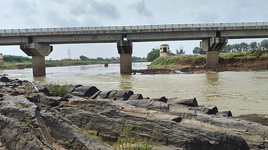 ಹಾವೇರಿ ತಾಲ್ಲೂಕಿನ ದೇವಗಿರಿ ಬಳಿ ಹರಿಯುತ್ತಿರುವ ವರದಾ ನದಿ