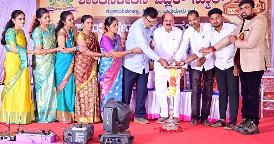 ಪಟ್ಟನಾಯಕನಹಳ್ಳಿ ಶಾಂತಿನಿಕೇತನ ಸಂಸ್ಥೆ ಬೆಳ್ಳಿಹಬ್ಬ ಸಂಭ್ರಮಾಚರಣೆಯನ್ನು ಶಾಸಕ ಟಿ.ಬಿ ಜಯಚಂದ್ರ ಉದ್ಘಾಟಿಸಿದರು