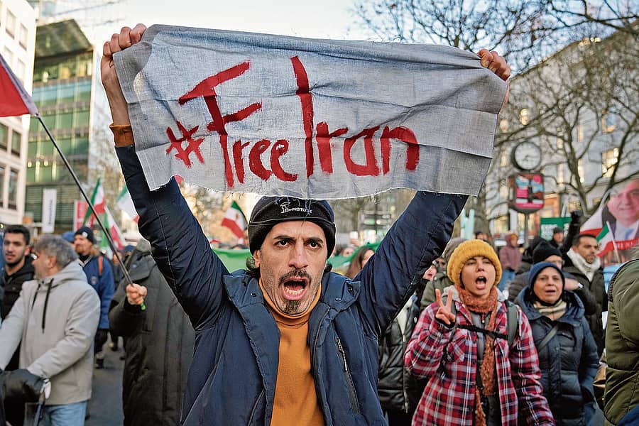 <div class="paragraphs"><p>ಇರಾನಿನಲ್ಲಿ ನಡೆಯುತ್ತಿರುವ ಪ್ರತಿಭಟನೆಯನ್ನು ಜರ್ಮನಿಯ ಬರ್ಲಿನ್‌ನಲ್ಲಿ ಜನರು ಬೆಂಬಲಿಸಿದರು. ಹಲವು ದೇಶಗಳಲ್ಲಿ ಪ್ರತಿಭಟನೆಗೆ ಬೆಂಬಲ ವ್ಯಕ್ತವಾಗಿದೆ</p></div>