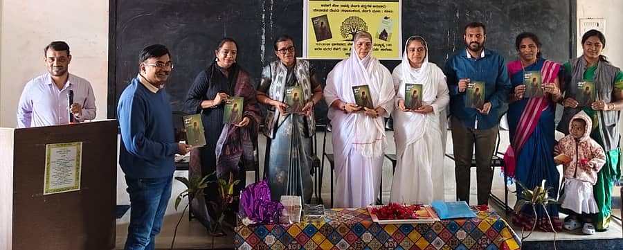 ಚಿಕ್ಕಬಳ್ಳಾಪುರದ ಜಚನಿ ಪ್ರಥಮ ದರ್ಜೆ ಕಾಲೇಜಿನಲ್ಲಿ ಧನಪಾಲ ನಾಗರಾಜಪ್ಪ ಅವರು ತೆಲುಗಿನಿಂದ ಕನ್ನಡಕ್ಕೆ ಅನುವಾದಿಸಿರುವ ‘ಅವಳಿಗೆ ಹೇಳಿ’ ಕವನ ಸಂಕಲನ ಮತ್ತು ‘ಮಾತಾಡುವ ದೇವರು’ ಕಥಾ ಸಂಕಲನ ಲೋಕಾರ್ಪಣೆಗೊಳಿಸಲಾಯಿತು