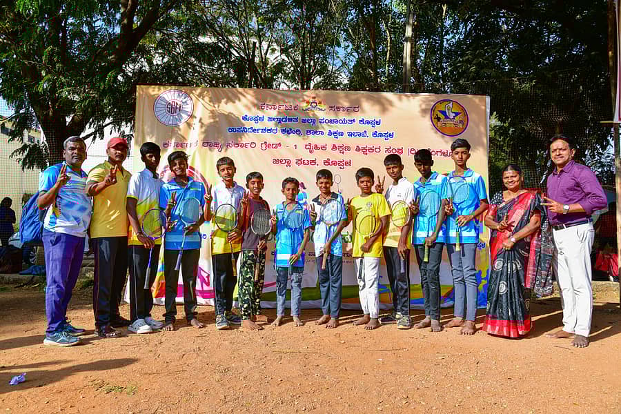 <div class="paragraphs"><p>ಕೊಪ್ಪಳದಲ್ಲಿ ನಡೆದ ರಾಜ್ಯಮಟ್ಟದ ಬಾಲ್‌ ಬ್ಯಾಡ್ಮಿಂಟನ್‌ನ 14 ವರ್ಷದೊಳಗಿನ ಬಾಲಕರ ವಿಭಾಗದಲ್ಲಿ ಚಾಂಪಿಯನ್‌ ಆದ ಕಲಬುರಗಿ ವಿಭಾಗೀಯ ತಂಡ</p></div>