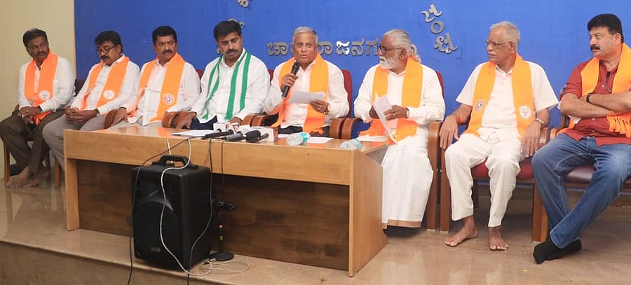 ನಗರದಲ್ಲಿ ಕೇಂದ್ರ ರೈಲ್ವೆ ಖಾತೆ ರಾಜ್ಯ ಸಚಿವ ವಿ.ಸೋಮಣ್ಣ ಸೋಮವಾರ ಸುದ್ದಿಗೋಷ್ಠಿಯಲ್ಲಿ ಮಾತನಾಡಿದರು