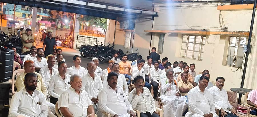 ಶಹಾಪುರ ಠಾಣೆಯಲ್ಲಿ ಸೋಮವಾರ ಸಂಕ್ರಾಂತಿ ಹಬ್ಬದ ನಿಮಿತ್ತ ಸಾರ್ವಜನಿಕ ಶಾಂತಿ ಸಭೆ ನಡೆಯಿತು