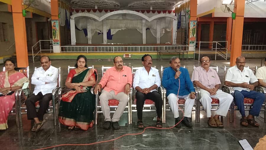 ಜಗಳೂರಿನಲ್ಲಿ ಭಾನುವಾರ ಹರ ಜಾತ್ರೆಯ ಪೂರ್ವಭಾವಿ ಸಭೆ ನಡೆಯಿತು