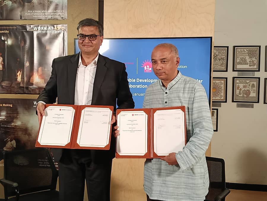 ಅಂತರರಾಷ್ಟ್ರೀಯ ಸೌರ ಒಕ್ಕೂಟದ ಮಹಾನಿರ್ದೇಶಕ ಆಶಿಶ್ ಖನ್ನಾ ಮತ್ತು ಸೆಲ್ಕೋ ಫೌಂಡೇಷನ್‍ನ ಸಿಇಒ ಹರೀಶ್ ಹಂದೆ ಅವರು ಒಪ್ಪಂದ ಪತ್ರವನ್ನು ವಿನಿಮಯ ಮಾಡಿಕೊಂಡರು