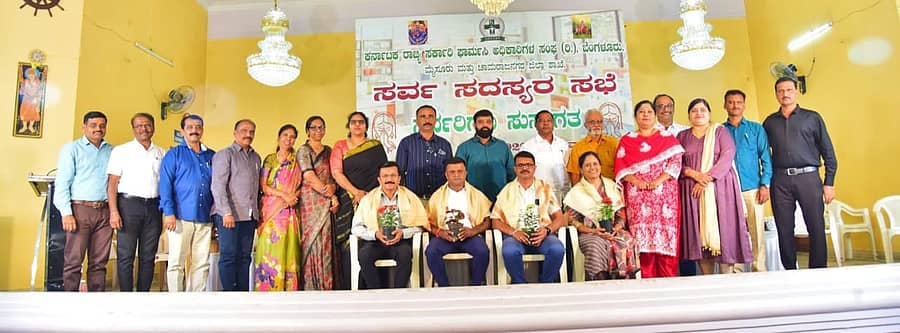 ಕರ್ನಾಟಕ ರಾಜ್ಯ ಸರ್ಕಾರಿ ಫಾರ್ಮಸಿ ಅಧಿಕಾರಿಗಳ ಸಂಘ, ಮೈಸೂರು ಮತ್ತು ಚಾಮರಾಜನಗರ ಜಿಲ್ಲಾ ಶಾಖೆಯ ಅಧ್ಯಕ್ಷರಾಗಿ ಎಚ್.ಡಿ.ಕೋಟೆಯ ಸಾರ್ವಜನಿಕ ಆಸ್ಪತ್ರೆಯ ಹಿರಿಯ ಫಾರ್ಮಸಿ ಅಧಿಕಾರಿ ಎಚ್.ಎನ್. ಉಮೇಶ್ ಬಾಬು ಅವಿರೋಧವಾಗಿ ಆಯ್ಕೆಯಾದರು