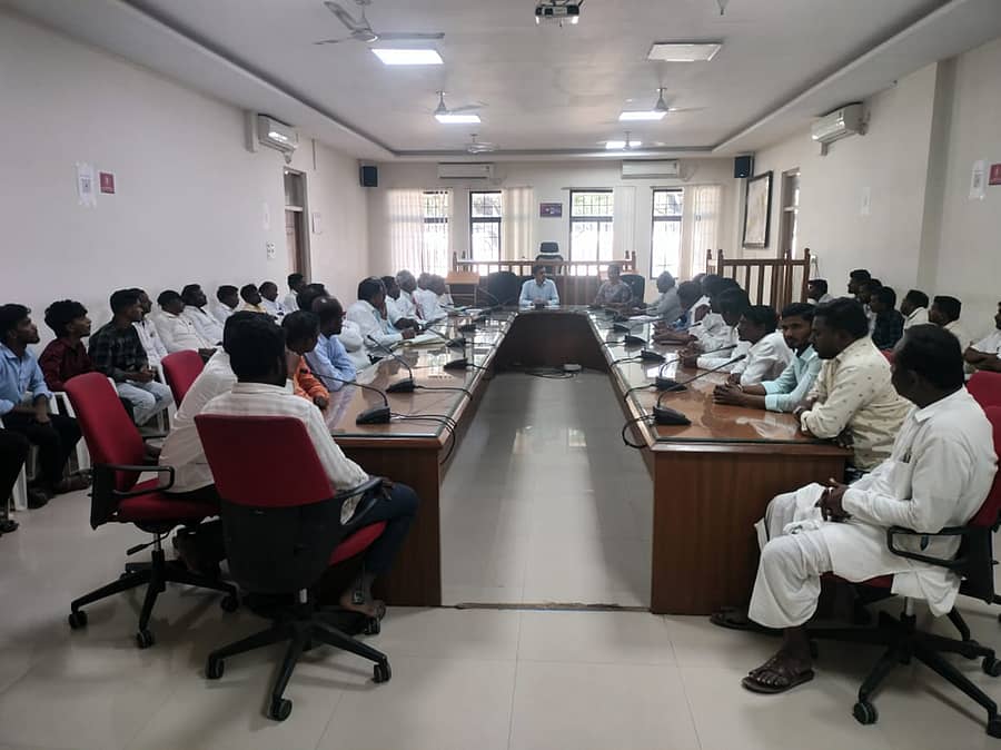 ಯಾದಗಿರಿ ಜಿಲ್ಲಾಧಿಕಾರಿ ಕಚೇರಿಯಲ್ಲಿ ಮಂಗಳವಾರ ಅಂಬಿಗರ ಚೌಡಯ್ಯ ಜಯಂತಿ ಆಚರಿಸುವ ಕುರಿತು ಎಡಿಸಿ ರಮೇಶ ಕೋಲಾರ ಅವರ ಅಧ್ಯಕ್ಷತೆಯಲ್ಲಿ ಪೂರ್ವಭಾವಿ ಸಿದ್ಧತಾ ಸಭೆ ನಡೆಯಿತು