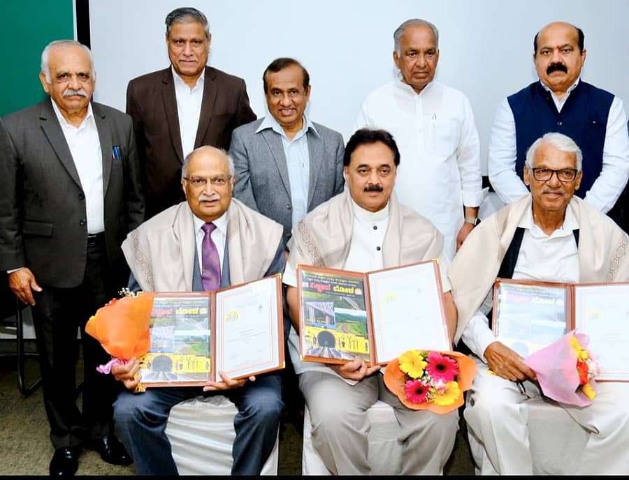 ಕರ್ನಾಟಕ ವಿಜ್ಞಾನ ಮತ್ತು ತಂತ್ರಜ್ಞಾನ ಅಕಾಡೆಮಿಯು ವಿವಿಧ ಕ್ಷೇತ್ರದಲ್ಲಿ ಸಾಧನೆ ಮಾಡಿದವರನ್ನು ಫೆಲೋಶಿಪ್‌ಗೆ ಆಯ್ಕೆ ಮಾಡಿದ್ದು, ಬೆಂಗಳೂರಿನ ಶೇಷಾದ್ರಿಪುರಂ ಶಿಕ್ಷಣ ಸಂಸ್ಥೆಗಳ ಗೌರವ ಕಾರ್ಯದರ್ಶಿ ವೂಡೇ.ಪಿ.ಕೃಷ್ಣ( ಮಧ್ಯೆ) ಅವರನ್ನು ಸನ್ಮಾನಿಸಲಾಯಿತು.