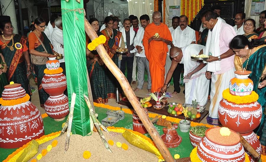 ಮಂಡ್ಯ ನಗರದ ರೈತ ಸಭಾಂಗದ ಆವರಣದಲ್ಲಿ ಸಂಕ್ರಾಂತಿ ಸಂಭ್ರಮ ನಡೆಯಿತು