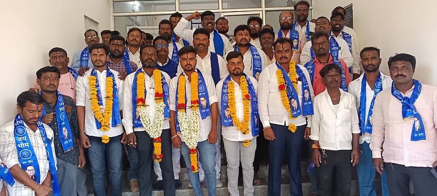 ಮುದ್ದೇಬಿಹಾಳದಲ್ಲಿ ಡಿ.ಎಸ್.ಎಸ್. (ಡಿ.ಜಿ.ಸಾಗರ ಬಣ) ತಾಲ್ಲೂಕು ಘಟಕ್ಕೆ ಆಯ್ಕೆಯಾದ ಪದಾಧಿಕಾರಿಗಳನ್ನು ಸನ್ಮಾನಿಸಲಾಯಿತು 