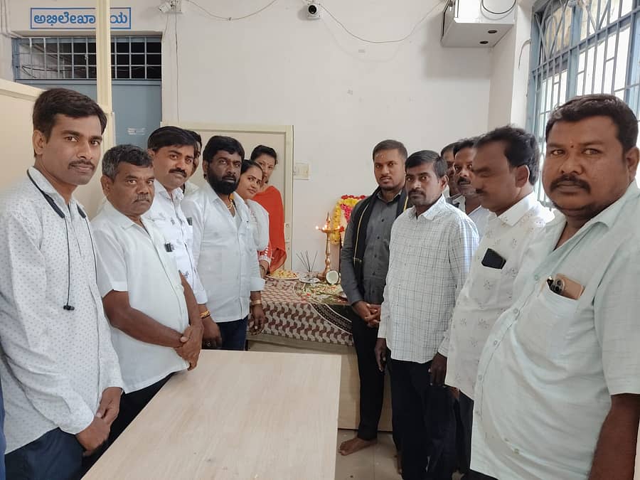 ಹಾರೋಹಳ್ಳಿ ತಾಲ್ಲೂಕು ಕಚೇರಿಯಲ್ಲಿ ಸಿದ್ಧರಾಮೇಶ್ವರ ಜಯಂತಿ ಆಚರಿಸಲಾಯಿತು