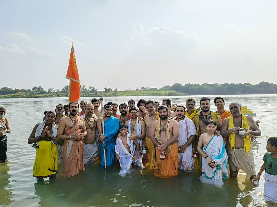 ಅಫಜಲಪುರ ತಾಲ್ಲೂಕಿನ ದೇವಲ ಗಾಣಗಾಪುರ ಭೀಮಾ ನದಿಯಲ್ಲಿ ಸಂಕ್ರಾಂತಿಯ ನಿಮಿತ್ತ ಯಾತ್ರಿಕರು ಹಾಗೂ ಅರ್ಚಕ ಭಕ್ತಾದಿಗಳು ಪರ್ವಕಾಲ ಸ್ನಾನ ಮಾಡಿದರು