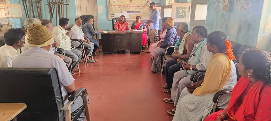 ಚಿಂತಾಮಣಿ ತಾಲ್ಲೂಕಿನ ಕೈವಾರ ಪಟ್ಟಣ ಪಂಚಾಯಿತಿ ಪ್ರಭಾರಿ ಮುಖ್ಯಾಧಿಕಾರಿಯಾಗಿ ಜಿ.ಎನ್.ಚಲಪತಿ ಅಧಿಕಾರಿಗಳ ಸಭೆ ನಡೆಸಿದರು