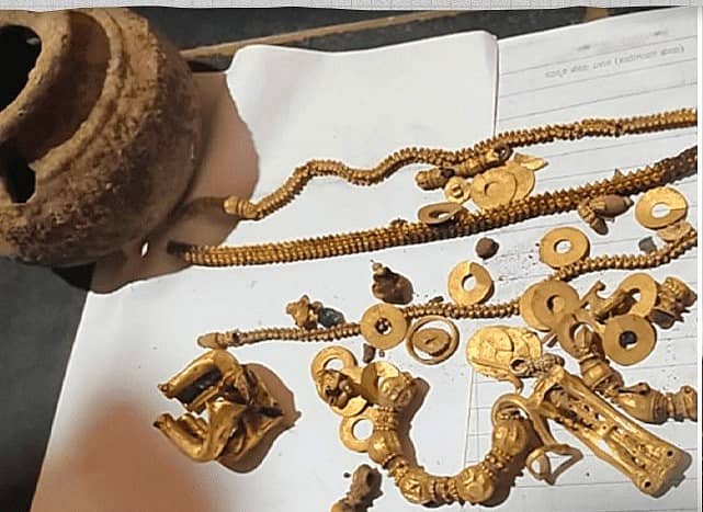 <div class="paragraphs"><p>ಲಕ್ಕುಂಡಿಯ ಚಿನ್ನದ ನಿಧಿ ಪ್ರಕರಣ</p></div>