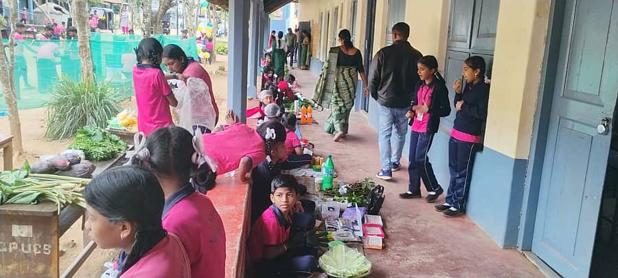 ಸುಂಟಿಕೊಪ್ಪ ಸರ್ಕಾರಿ ಹಿರಿಯ ಪ್ರಾಥಮಿಕ ಶಾಲೆಯಲ್ಲಿ ಬುಧವಾರ ಮಕ್ಕಳ ಸಂತೆ ನಡೆಯಿತು.