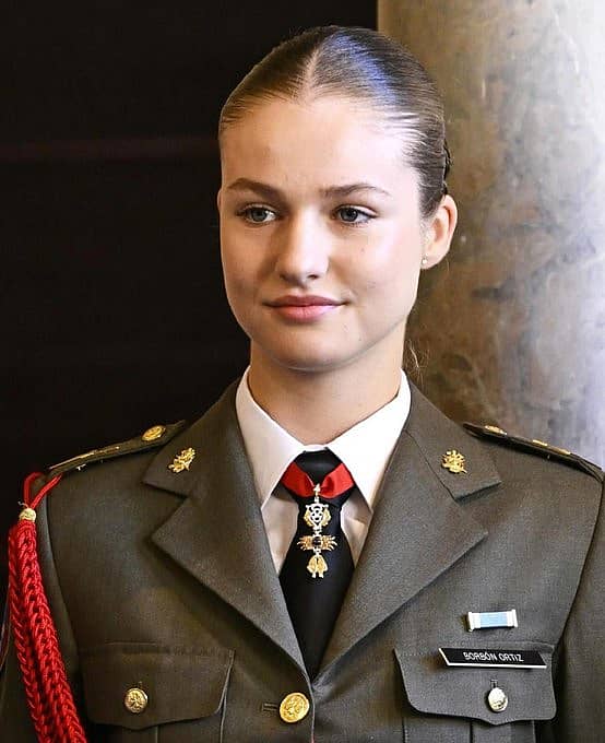 <div class="paragraphs"><p>ರಾಜಕುಮಾರಿ ಲಿಯೊನರ್</p></div>