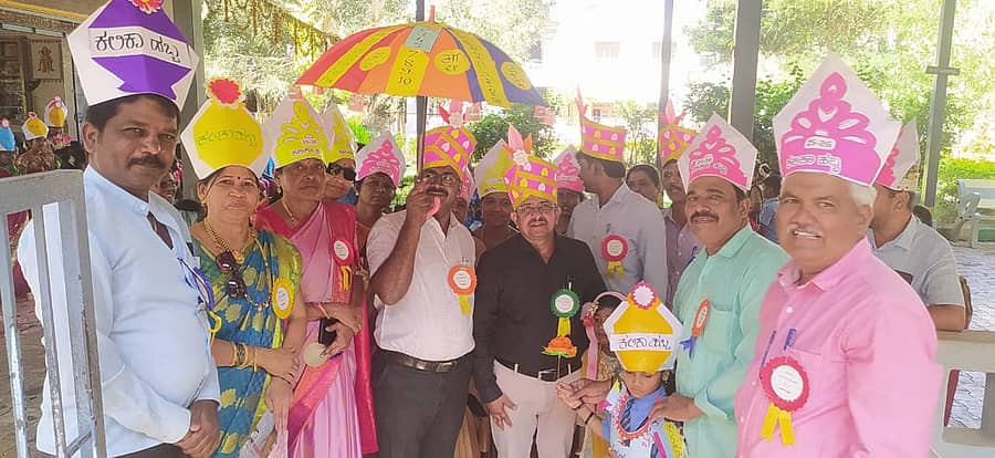 ರಾಣೆಬೆನ್ನೂರಿನ ಸರ್ಕಾರಿ ಹಿರಿಯ ಪ್ರಾಥಮಿಕ ಶಾಲೆ ನಂ.6 ರಲ್ಲಿ ಮಂಗಳವಾರ ರಾಣೆಬೆನ್ನೂರು 1 ನೇ ಕ್ಲಸ್ಟರ್‌ ಮಟ್ಟದ ಎಫ್‌ಎಲ್‌ಎನ್‌ ಕಲಿಕಾ ಹಬ್ಬ ಆಚರಣೆ ಕಾರ್ಯಕ್ರಮ ನಡೆಯಿತು