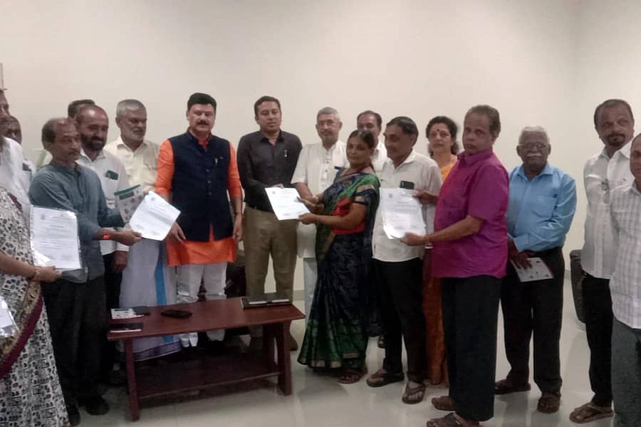 ಸಾಗರದಲ್ಲಿ ಬ್ರಾಹ್ಮಣ ಅಭಿವೃದ್ಧಿ ಮಂಡಳಿ ವತಿಯಿಂದ ಸ್ವಯಂ ಉದ್ಯೋಗದ ಫಲಾನುಭವಿಗಳಿಗೆ ಶಾಸಕ ಗೋಪಾಲಕೃಷ್ಣ ಬೇಳೂರು ಚೆಕ್ ವಿತರಿಸಿದರು