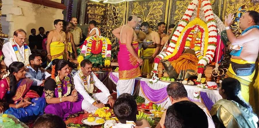 ಸಾಲಿಗ್ರಾಮ ತಾಲ್ಲೂಕಿನ ಚುಂಚನಕಟ್ಟೆ ಕೋದಂಡರಾಮನ ರಥೋತ್ಸವದ ಅಂಗವಾಗಿ ನಡೆದ ಸೀತಾರಾಮ ಕಲ್ಯಾಣೋತ್ಸವ ಮಂಗಳವಾರ ಅದ್ದೂರಿಯಾಗಿ ನಡೆಯಿತು