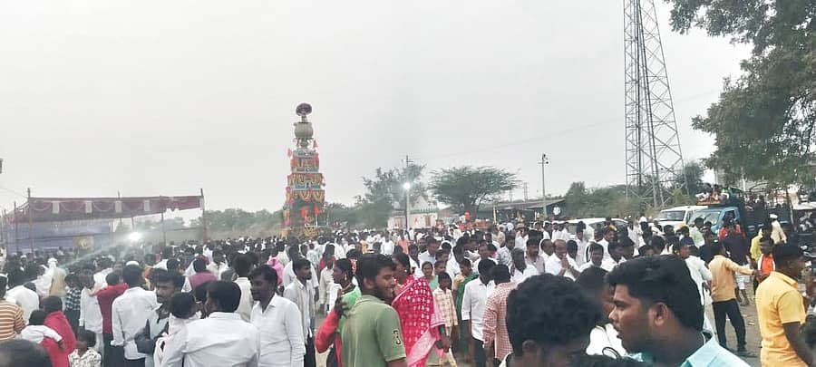 ಜೇವರ್ಗಿ ತಾಲ್ಲೂಕಿನ ಕಟ್ಟಿಸಂಗಾವಿ ಗ್ರಾಮದ ಯಲ್ಲಾಲಿಂಗ ಮಹಾರಾಜರ ಅದ್ದೂರಿ ರಥೋತ್ಸವ ಜರುಗಿತು