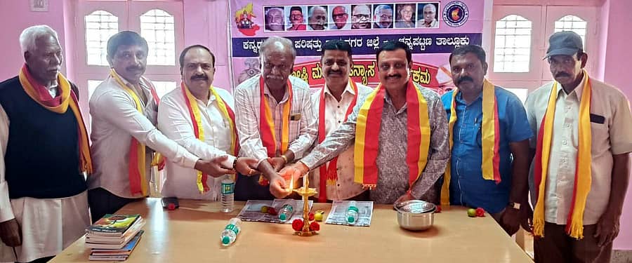 ಚನ್ನಪಟ್ಟಣ ತಾಲ್ಲೂಕಿನ ವಂದಾರಗುಪ್ಪೆಯಲ್ಲಿ ಸಂಕ್ರಾಂತಿ ಕವಿಗೋಷ್ಠಿ ನಡೆಯಿತು