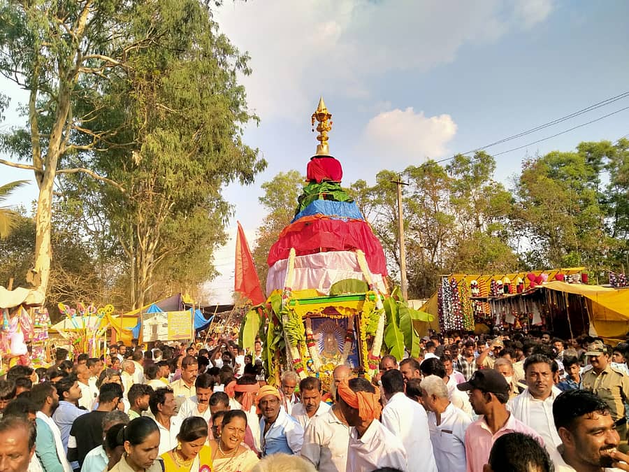 ಮಕರ ಸಂಕ್ರಾಂತಿ ಹಬ್ಬದ ದಿನದಂದು ಸುಕ್ಷೇತ್ರ ಗಂಗೆಭಾವಿಯ ಜಾತ್ರಾ ಮಹೋತ್ಸವ ರಥೋತ್ಸವ ಸಾವಿರಾರು ಭಕ್ತರ ನಡುವೆ ಸಕಲ ವಾಧ್ಯ ಮೇಳದೊಂದಿಗೆ ಅದ್ದೂರಿಯಾಗಿ ಜರುಗಿತು.