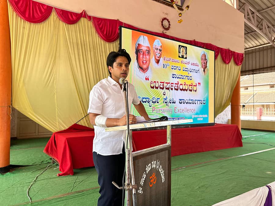 ಗದಗ ತಾಲ್ಲೂಕಿನ ಹುಲಕೋಟಿಯ ಕೆ.ಎಚ್. ಪಾಟೀಲ ಸಭಾಭವನದಲ್ಲಿ ನಡೆದ ಕಾರ್ಯಾಗಾರದಲ್ಲಿ ಜಿಲ್ಲಾ ಯುವ ಕಾಂಗ್ರೆಸ್ ಸಮಿತಿ ಅಧ್ಯಕ್ಷ ಕೃಷ್ಣಗೌಡ ಎಚ್. ಪಾಟೀಲ ಮಾತನಾಡಿದರು