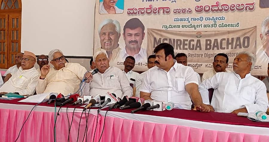 ಗದಗ ಜಿಲ್ಲಾ ಕಾಂಗ್ರೆಸ್‌ ಕಚೇರಿಯಲ್ಲಿ ಗುರುವಾರ ಸಚಿವ ಎಚ್‌.ಕೆ. ಪಾಟೀಲ ಮಾತನಾಡಿದರು 