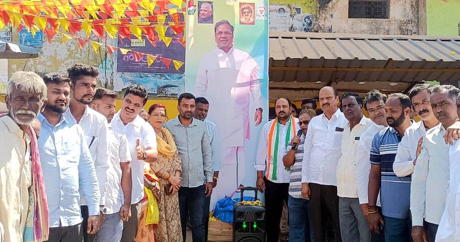ಶಿರಾಳಕೊಪ್ಪದ ಬಸ್‌ ನಿಲ್ದಾಣ ಸಮೀಪ ಕಾಂಗ್ರೆಸ್ ಕಾರ್ಯಕರ್ತರು, ಸಿದ್ದರಾಮಯ್ಯ ಅಭಿಮಾನಿಗಳು ಈಚೆಗೆ ಆಯೋಜಿಸಿದ್ದ ಸಂಭ್ರಮಾಚರಣೆ ಕಾರ್ಯಕ್ರಮದಲ್ಲಿ ಗೋಣಿ ಮಾಲತೇಶ್ ಮಾತನಾಡಿದರು