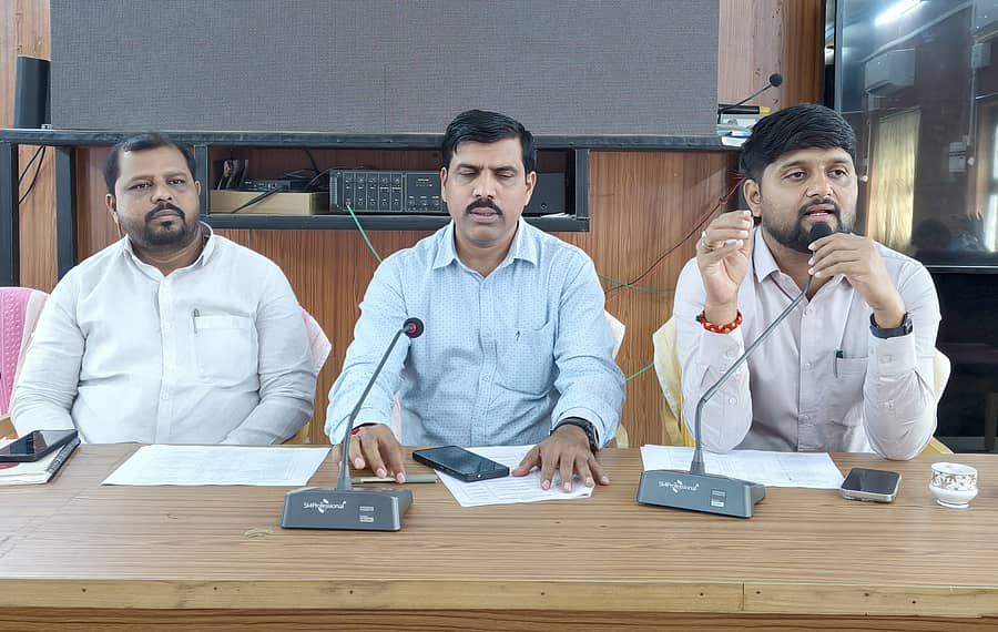 ಸಿಂಧನೂರಿನ ತಾಲ್ಲೂಕು ಪಂಚಾಯಿತಿ ಸಭಾಂಗಣದಲ್ಲಿ ನಡೆದ ಸಭೆಯಲ್ಲಿ ತಹಶೀಲ್ದಾರ್ ಅರುಣ್ ಎಚ್.ದೇಸಾಯಿ ಮಾತನಾಡಿದರು