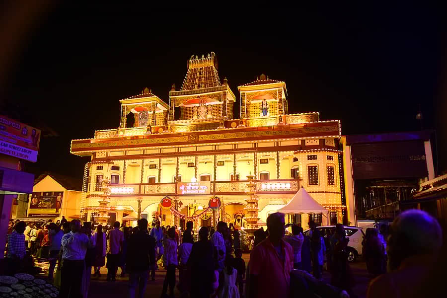 ದೀಪಾಲಂಕಾರದಿಂದ ಕಂಗೊಳಿಸುತ್ತಿರುವ ಉಡುಪಿಯ ಶೀರೂರು ಮಠ