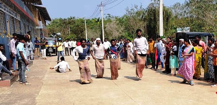 ಜಾತ್ರೆಯ ನಿಮಿತ್ತ ಆಯೋಜಿಸಿದ್ದ ಕ್ರೀಡೆಗಳಲ್ಲಿ ಮಹಿಳೆಯರು, ಪುರುಷರು ಮತ್ತು ಮಕ್ಕಳು ಉತ್ಸಾಹದಿಂದ ಭಾಗವಹಿಸಿದ್ದರು