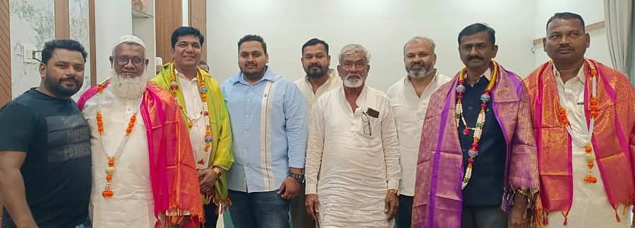 ಜಮಖಂಡಿಯ ಖಾಸಗಿ ನಿವಾಸದಲ್ಲಿ ಅಂಜುಮನ್ ಕಮಿಟಿಯ ನೂತನ ಪದಾಧಿಕಾರಿಗಳನ್ನು ಸನ್ಮಾನಿಸಲಾಯಿತು