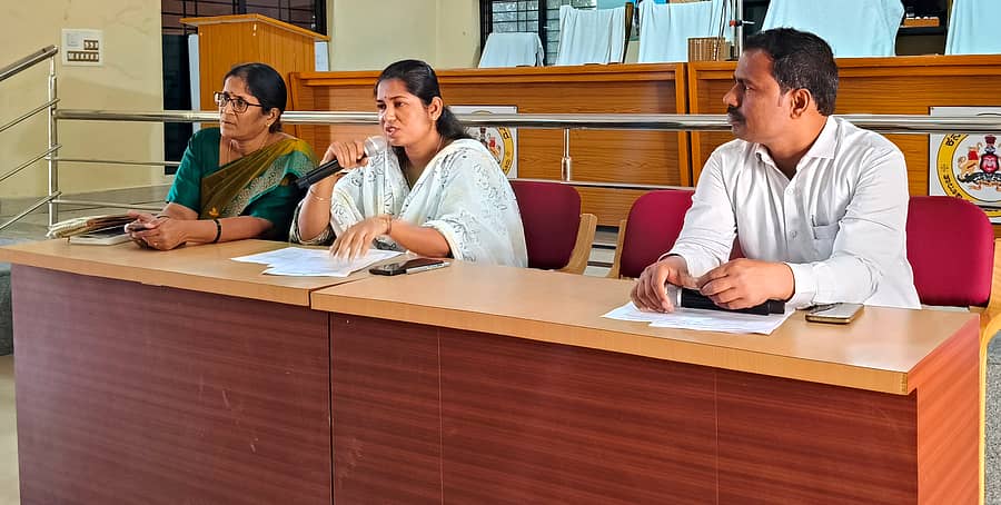 ಲಿಂಗಸುಗೂರಿನ ತಾ.ಪಂ ಕಚೇರಿಯಲ್ಲಿ ರಾಯಚೂರು ಜಿಲ್ಲಾ ಉತ್ಸವದ ಪೂರ್ವಭಾವಿ ಸಭೆ ನಡೆಯಿತು