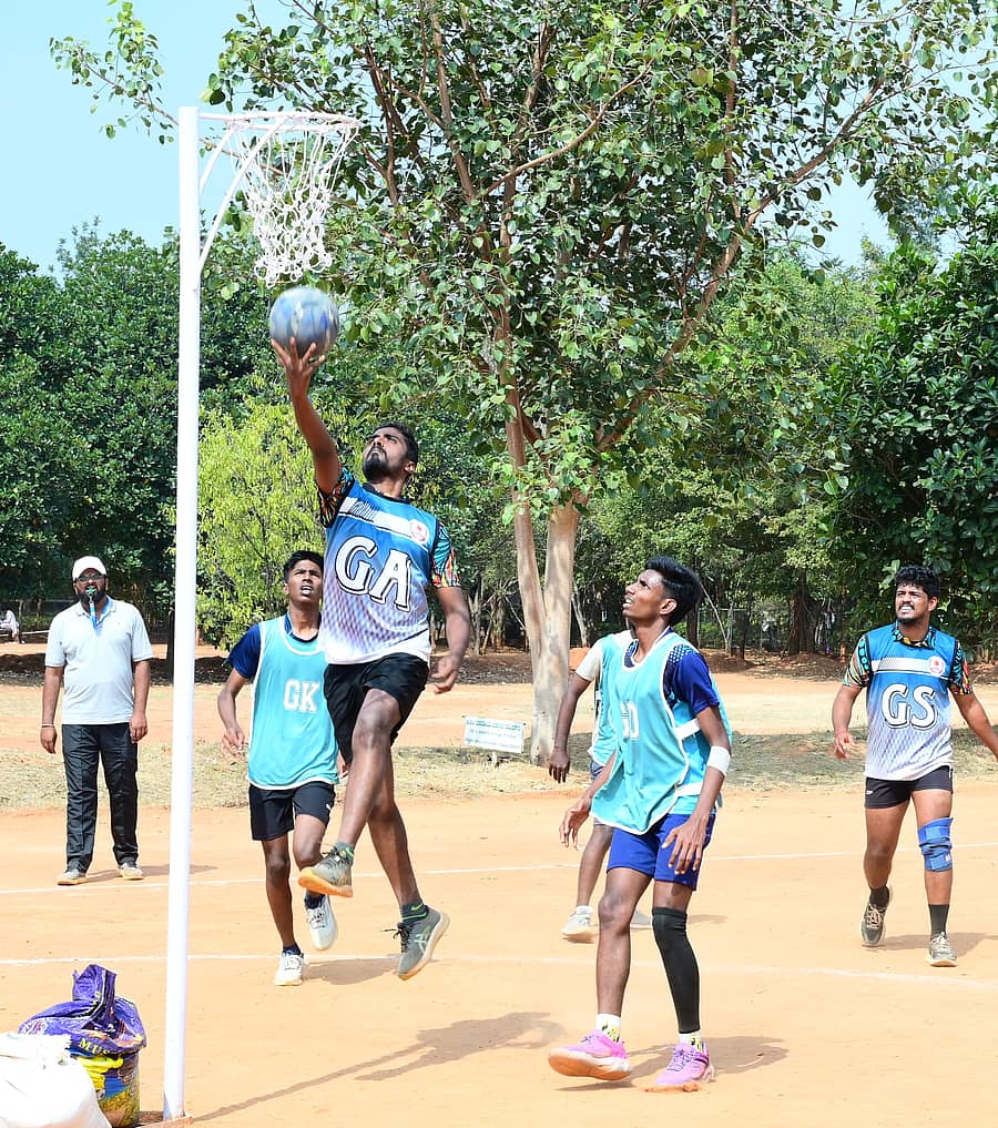 ನೆಟ್‌ಬಾಲ್‌ ಪಂದ್ಯದ ಝಲಕ್‌    ಚಿತ್ರ:ಚಂದನ್