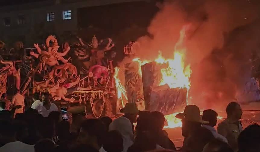 <div class="paragraphs"><p> ಶಾರ್ಟ್ ಸರ್ಕೀಟ್ ಆಗಿ ಸ್ತಬ್ಧಚಿತ್ರಕ್ಕೆ ಬೆಂಕಿ: ಭಯದಿಂದ ಓಡಿದ ಜನ</p></div>