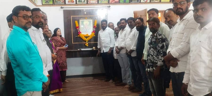 ಹುಮನಾಬಾದ್ ತಹಶೀಲ್ದಾರ್‌ ಕಚೇರಿಯಲ್ಲಿ ಆಯೋಜಿಸಿದ್ದ ಸಿದ್ಧರಾಮೇಶ್ವರರ ಜಯಂತಿ ಕಾರ್ಯಕ್ರಮದಲ್ಲಿ ತಹಶೀಲ್ದಾರ್ ಅಂಜುಂ ತಬಸುಮ್ ಮಾತನಾಡಿದರು  