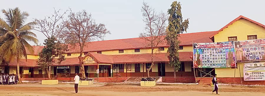 ಅಂದಿನ ಮೈಸೂರು ರಾಜ್ಯದ ರಾಜ್ಯಪಾಲ ಜಯಚಾಮರಾಜೇಂದ್ರ ಒಡೆಯರ್ ಅವರಿಂದ ಉದ್ಘಾಟನೆಗೊಂಡಿದ್ದ ಮುಂಡರಗಿಯ ಜಗದ್ಗುರು ಅನ್ನದಾನೀಶ್ವರ ಪ್ರೌಢಶಾಲೆ