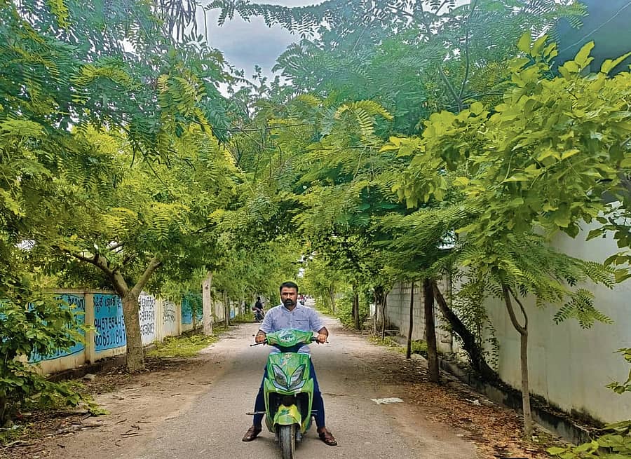 ಹಸಿರ ದಾರಿಯಲ್ಲಿ ಅಮರೇಗೌಡ ಮಲ್ಲಾಪುರ