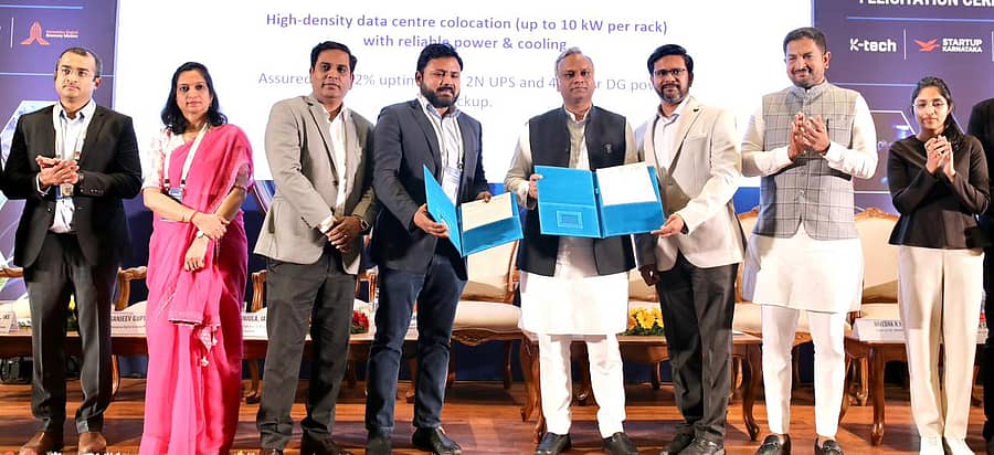 2025ರ ಸ್ಟಾರ್ಟ್‌ಪ್‌ ವಿಜೇತರನ್ನು ಸನ್ಮಾನಿಸಿದ ಕಾರ್ಯಕ್ರಮದಲ್ಲಿ ‘ನವೋದ್ಯಮ ನೀತಿ 2025–30’ನ್ನು ಪ್ರಿಯಾಂಕ್‌ ಖರ್ಗೆ ಅನಾವರಣಗೊಳಿಸಿದರು. ಕಿಯೋನಿಕ್ಸ್‌ ಅಧ್ಯಕ್ಷ ಶರತ್ ಬಚ್ಚೇಗೌಡ ಇದ್ದರು