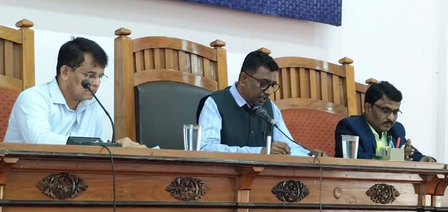 ಮಂಗಳೂರು ವಿವಿ ಶೈಕ್ಷಣಿಕ ಮಂಡಳಿ ಸಭೆಯಲ್ಲಿ ಕುಲಪತಿ ಪ್ರೊ. ಪಿ.ಎ‌ಲ್.ಧರ್ಮ ಮಾತನಾಡಿದರು 