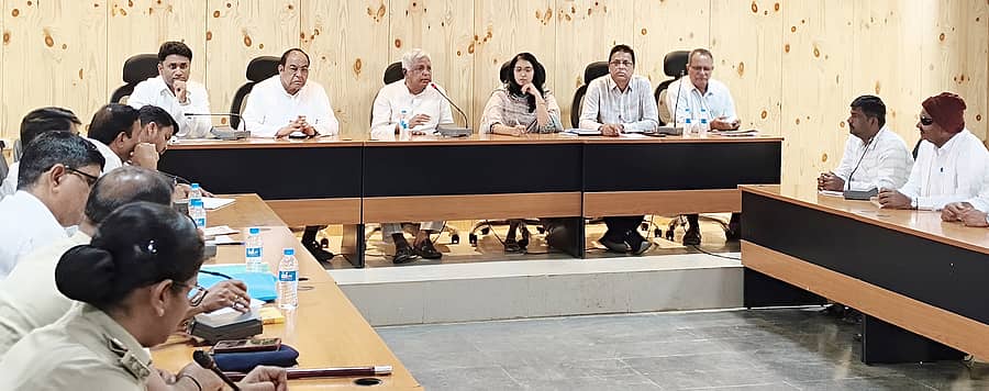 ಬ್ಯಾಡಗಿ ಪುರಸಭೆಯಲ್ಲಿ ಭೂಸ್ವಾಧೀನ ಪ್ರಕ್ರಿಯೆಗೆ ಸಂಬಂಧಿಸಿದಂತೆ ಪರಿಹಾರದ ಚೆಕ್‌ ವಿತರಣಾ ಸಭೆಯಲ್ಲಿ ಶಾಸಕ ಬಸವರಾಜ ಶಿವಣ್ಣನವರ ಮಾತನಾಡಿದರು.