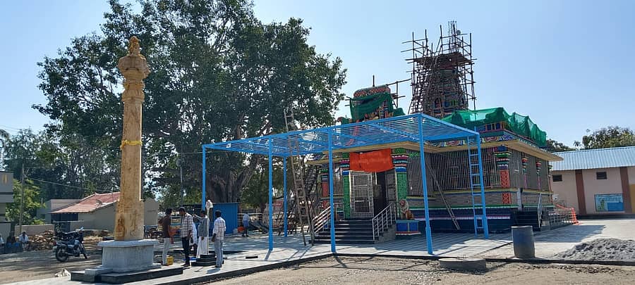 ಉದ್ಘಾಟನೆಗೆ ಸಿದ್ಧವಾಗಿರುವ ಸತ್ತೇಗಾಲ ಗ್ರಾಮದ ಮಾರಮ್ಮ ದೇವಿ ದೇವಸ್ಥಾನ