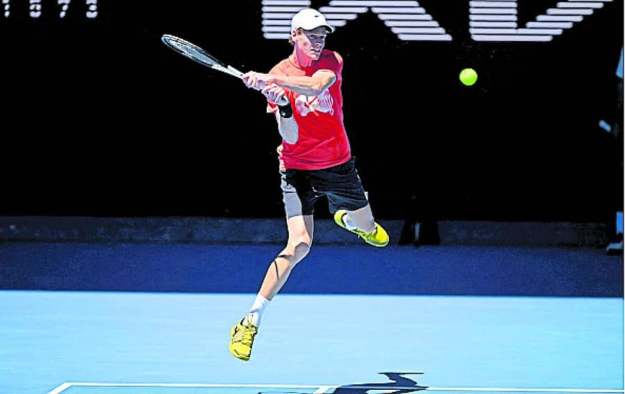 <div class="paragraphs"><p>ಇಟಲಿಯ ಯಾನಿಕ್‌ ಸಿನ್ನರ್‌ ಅವರು ಮೆಲ್ಬರ್ನ್‌ನಲ್ಲಿ ಶನಿವಾರ ಅಭ್ಯಾಸ ನಡೆಸಿದರು</p></div>