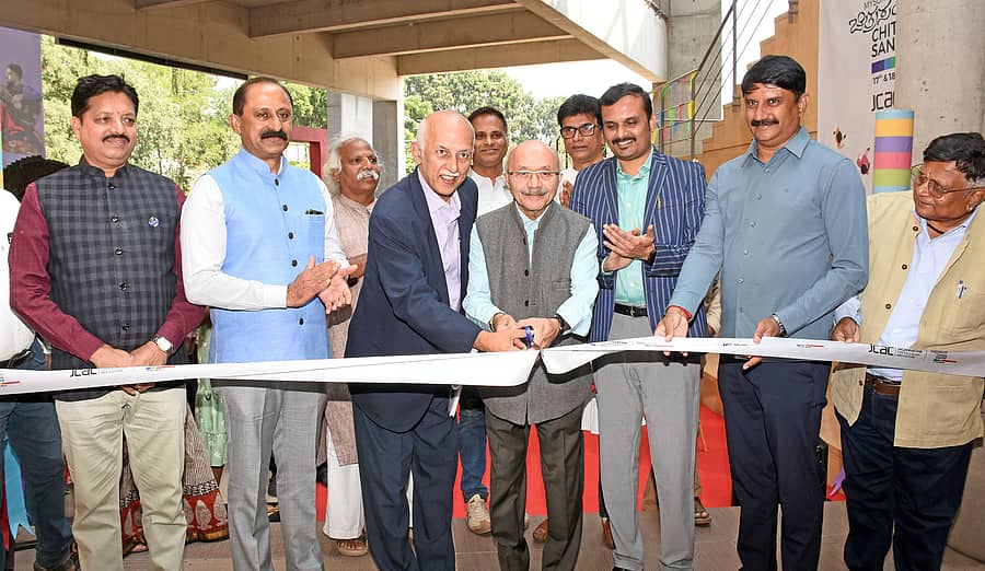 ಜಗನ್ನಾಥ ಕಲಾ ಮತ್ತು ಸಾಂಸ್ಕೃತಿಕ ಕೇಂದ್ರ (ಜೆಸಿಎಸಿ)ವು ಆಯೋಜಿಸಿರುವ ಮೈಸೂರು ಚಿತ್ರಸಂತೆಗೆ ಕೇಂದ್ರದ ಜಗನ್ನಾಥ ಶೆಣೈ ಚಾಲನೆ ನೀಡಿದರು