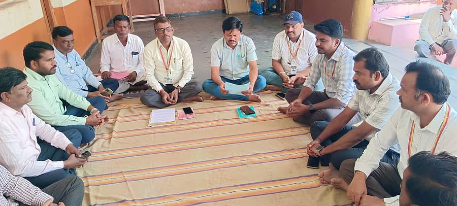 ಯಲಬುರ್ಗಾ ತಾಲ್ಲೂಕು ಚಿಕ್ಕವಂಕಲಕುಂಟಾ ಗ್ರಾಮದ ಮಾರುತೇಶ್ವರ ಜಾತ್ರೋತ್ಸವದ ಅಂಗವಾಗಿ ಪೂರ್ವಭಾವಿ ಸಭೆ ನಡೆಯಿತು