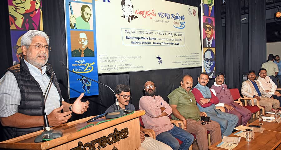 <div class="paragraphs"><p>ಬಹುರೂಪಿ ರಾಷ್ಟ್ರೀಯ ವಿಚಾರ ಸಂಕಿರಣ ಉದ್ಘಾಟಿಸಿದ ಪತ್ರಕರ್ತ ಸಿದ್ಧಾರ್ಥ್ ವರದರಾಜನ್ ಮಾತನಾಡಿದರು</p></div>